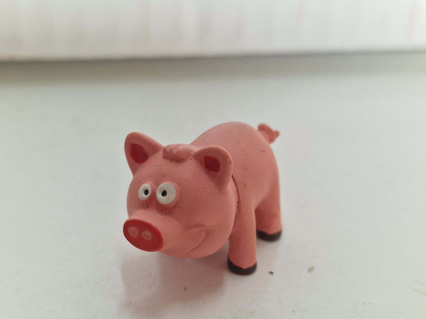 Figura PVC: cerdito de 2,5 cm de altura