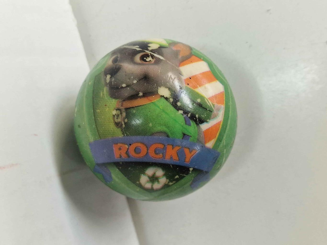 Pelota PVC: Rocky de La Patrulla Canina. DESCOLORIDA EN ALGUNAS ZONAS