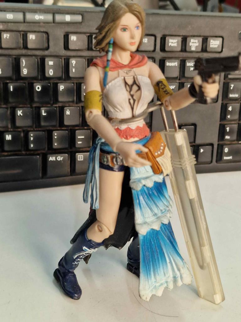 Figura: Yuna Rikku de Final Fantasy X-2. Figura articulada (LE FALTA UNA PISTOLA - ver foto)