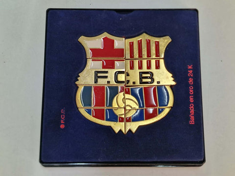 Escudo del F.C. Barcelona, compuesto de 8 pines, bañado en oro de 24K