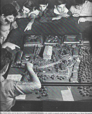 LAMINA 38634: Niños en el Museo Metropolitano de Nueva York