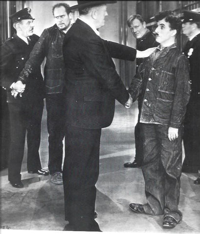 LAMINA 38188: Charles Chaplin en Tiempos modernos