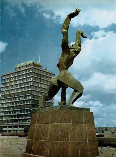 LAMINA V48128: Monumento a la destruccion de Rotterdam por Ossip Zadkine