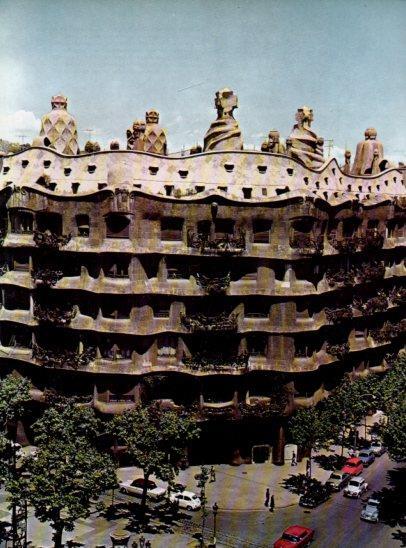 LAMINA V48036: La Casa Mila o La Pedrera por Antoni Gaudi
