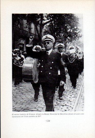 LAMINA V47696: Mestre Lamotte de Grignon a Barcelona 1937 dirigint Banda