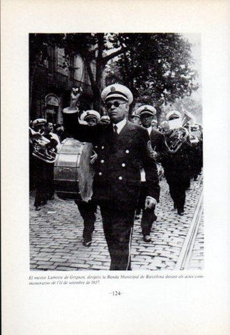 LAMINA V47696: Mestre Lamotte de Grignon a Barcelona 1937 dirigint Banda