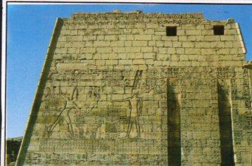 POSTAL PV13142: Egypt. Luxor. Habu Temple