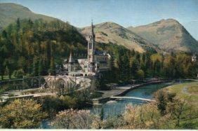 POSTAL PV12977: Lourdes. The Basilica and the Gave