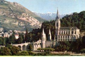 POSTAL PV12980: Lourdes. The Basilica and the Pic du Jer