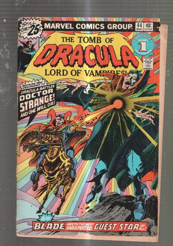 Marvel Comics Group numero 44: Tomb of Dracula (lado lomo cubierta algo estropeado)