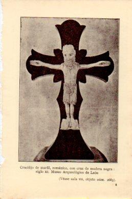 LAMINA V48755: Crucifijo romanico con cruz de madera siglo XI, Museo Arqueologico de Leon