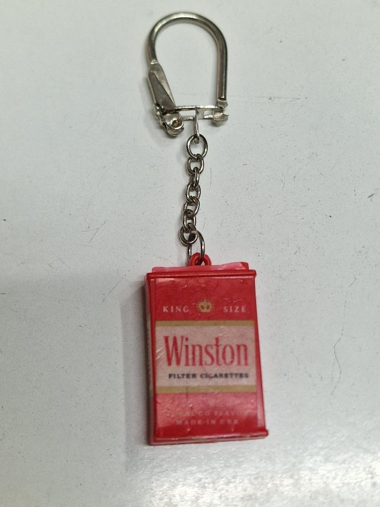 Llavero: con forma de cajetilla de tabaco Winston
