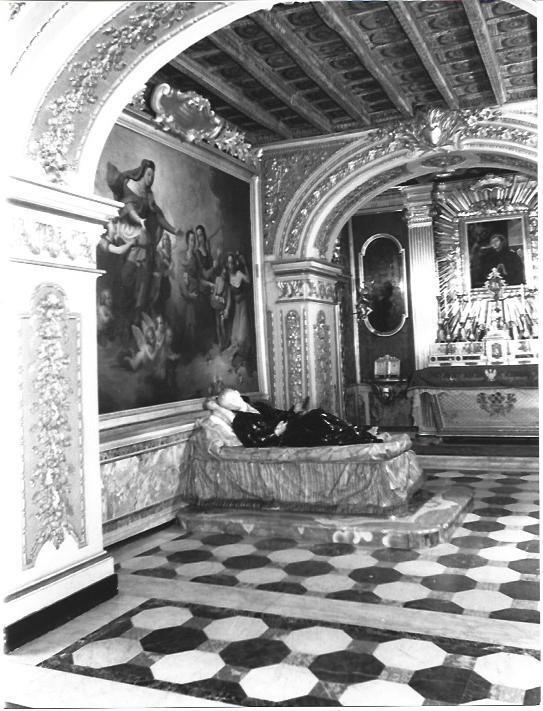 VARIOS 6831: Mausoleo en cripta