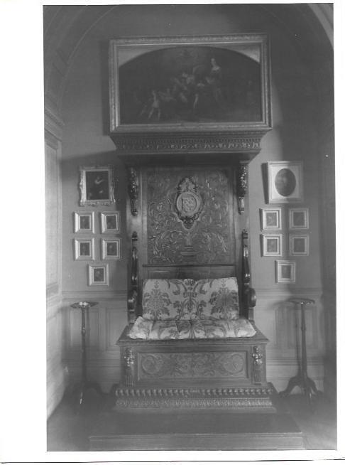 VARIOS 6824: Trono en Lucan House