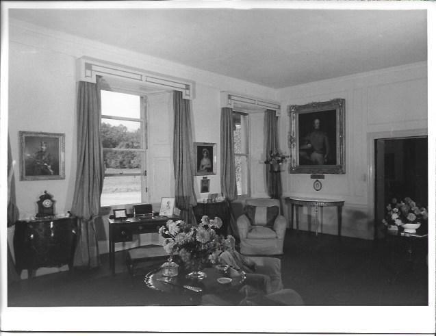 VARIOS 6814: Rincon con sofa y escritorio en Lucan House