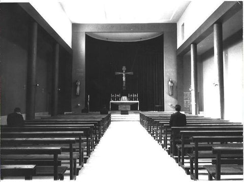 VARIOS 6917: Nave de iglesia con orantes