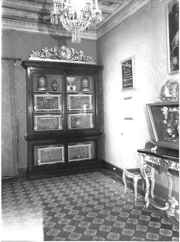 VARIOS 6914: Sala con mueble expositor en iglesia