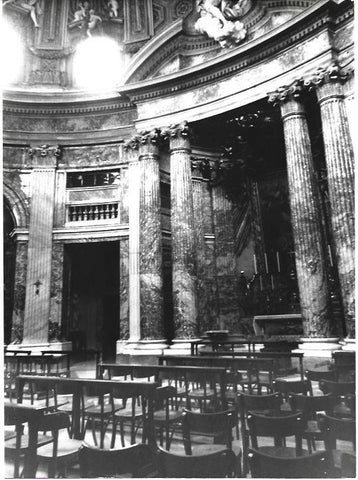 VARIOS 6913: Vista parcia de columnata interior de iglesia