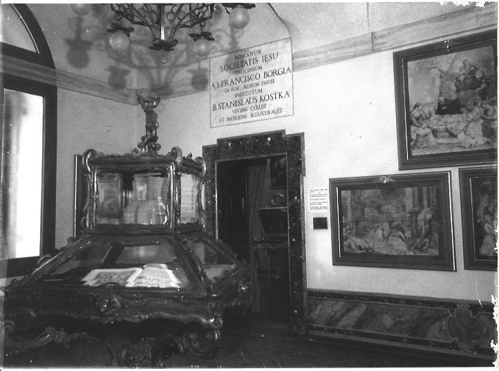 VARIOS 6911: Pared de la sala de tumbas de Francisco Borgia y Stanislaus Kotska