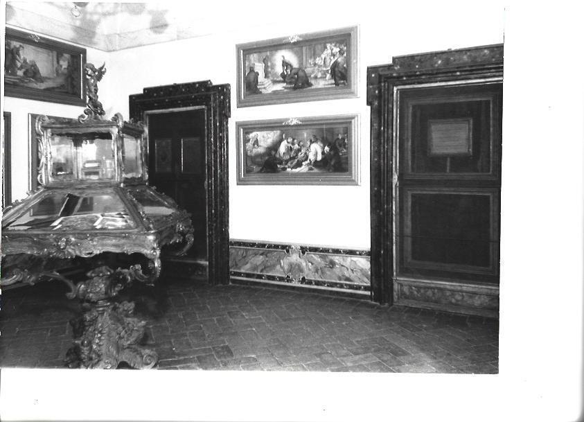 VARIOS 6910: Parte de sala de exposicion en iglesia