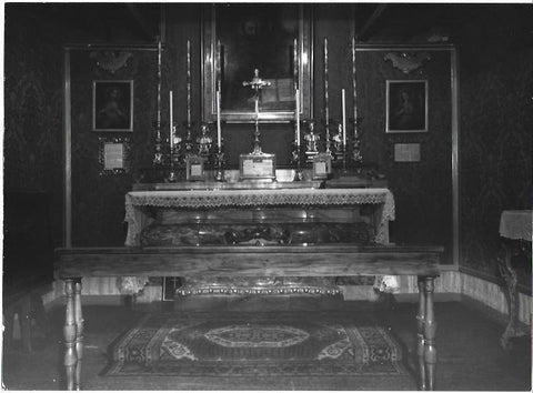 VARIOS 6944: Altar con cruz y candelabros