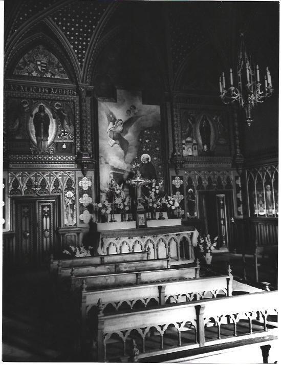 VARIOS 6884: Interior de iglesia con altar y pinturas murales