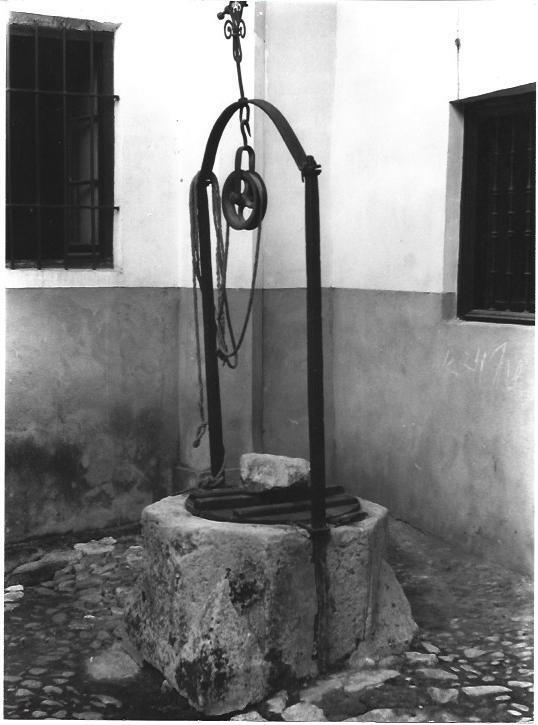 VARIOS 6879: Pozo de agua