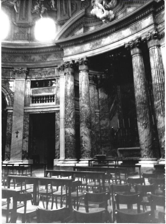VARIOS 6874: Columnata interior en iglesia