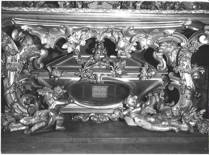 VARIOS 6893: Detalle de pie de un altar