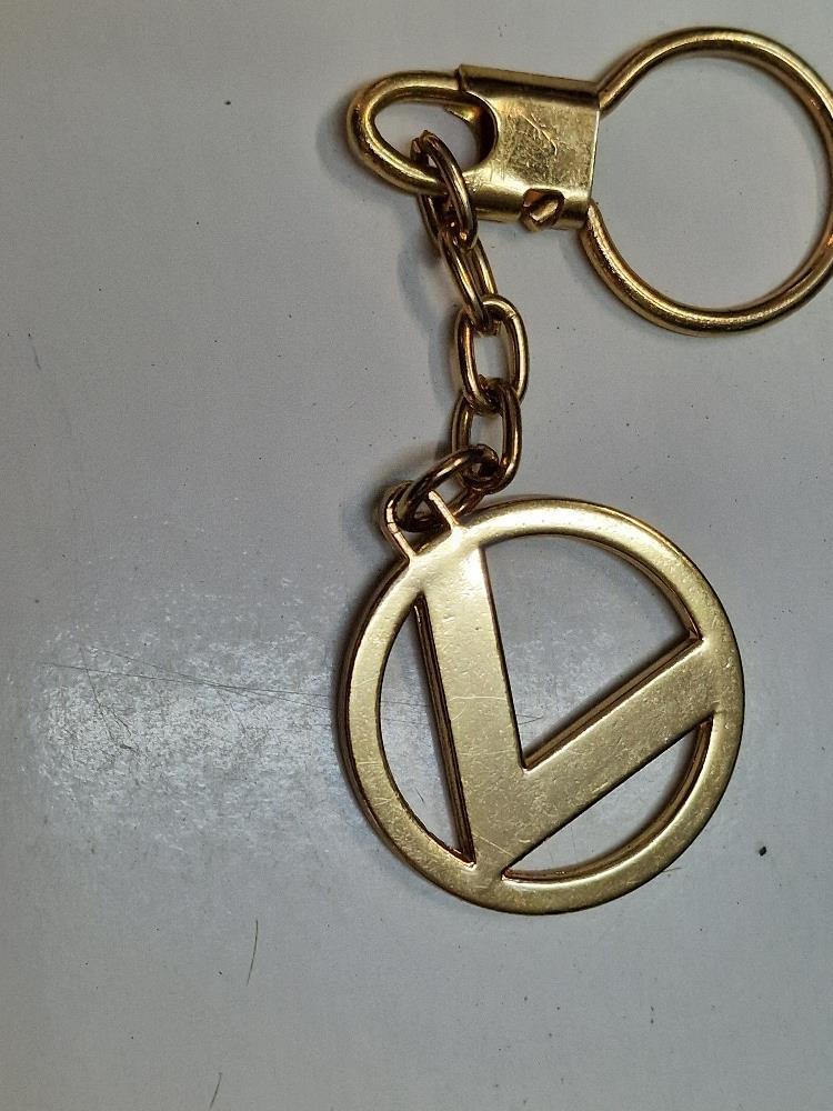 Llavero: con la letra V