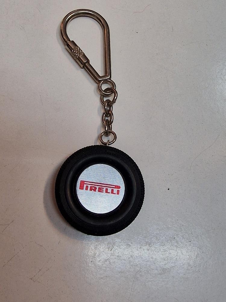 Llavero: Pirelli, neumáticos