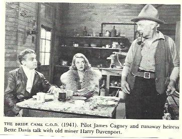 LAMINA 39713: Escena de The bride came c.o.d. con Bette Davis