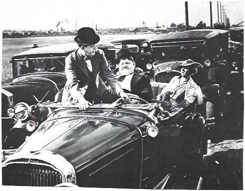 LAMINA 39857: oliver y Hardy en un atasco