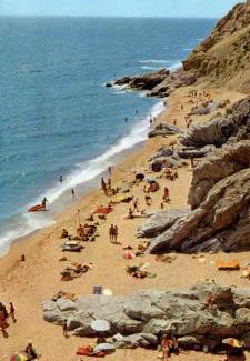 POSTAL PV13218: Playa y rocas de Calella, Barcelona