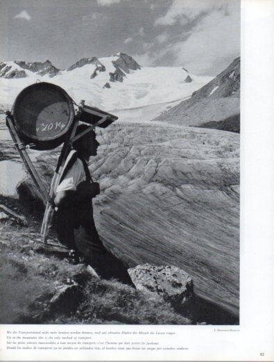 LAMINA V50147: Austria. Hombre llevando carga por un estrecho sendero