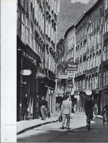 LAMINA V50141: Austria. Calle donde nacio Mozart en Salzburgo