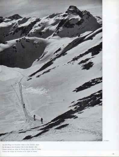 LAMINA V50133: Austria. Esquiadores hacia el refugio de Dresden en Alpes de Stubai