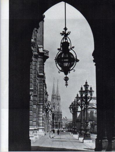 LAMINA V50172: Austria. Vista de la iglesia Votiva en Viena