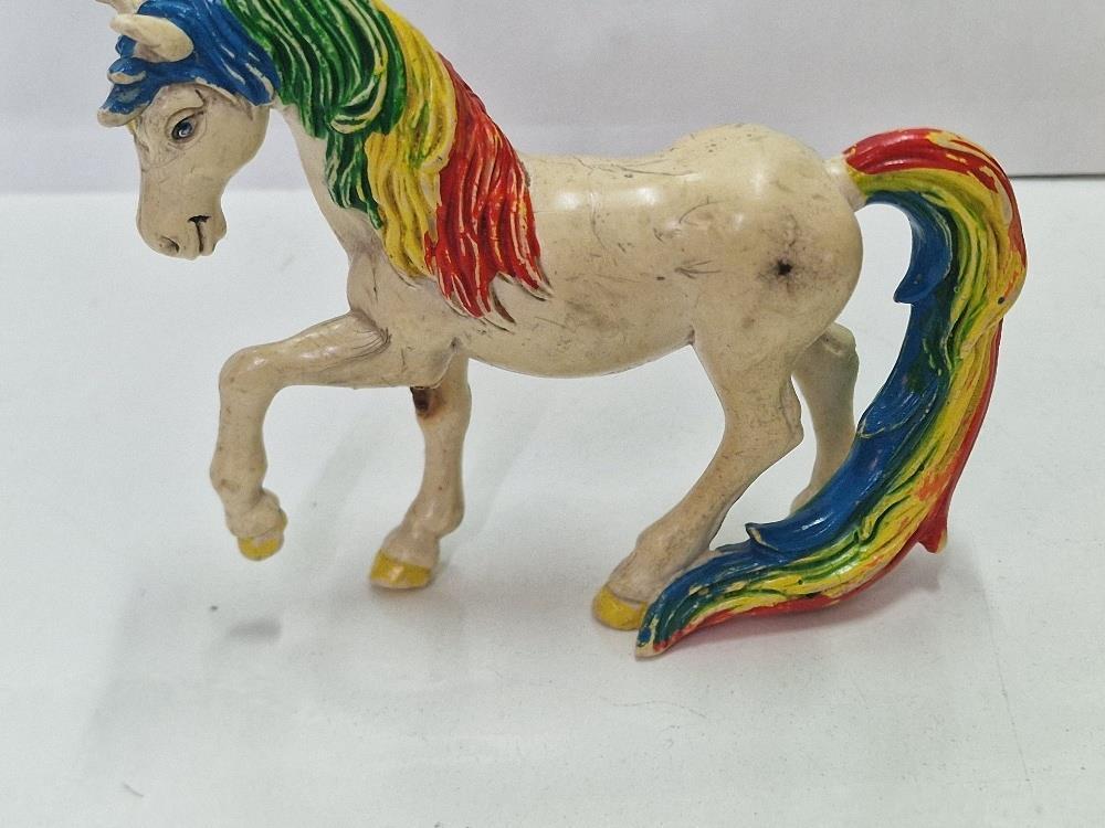 Figura Pvc: Caballo con crin de varios colores