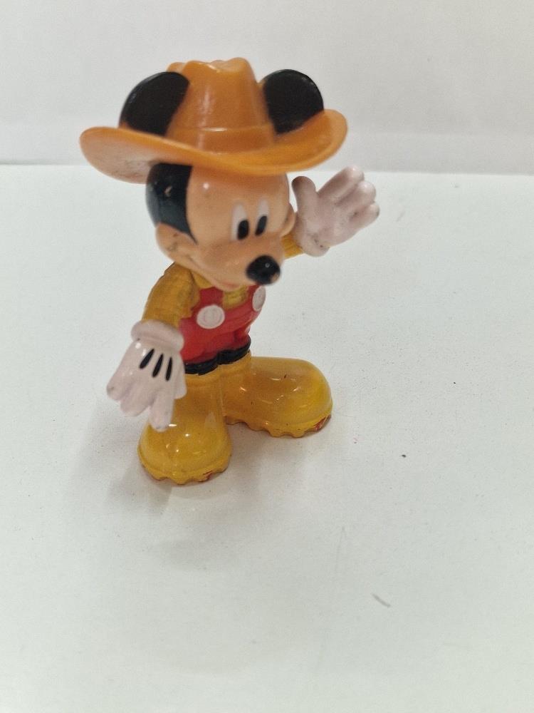 Figura Pvc: Mickey Mouse vestido de granjero (las articulaciones de las piernas son movibles)