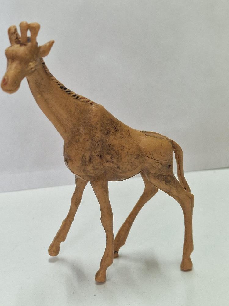 Figura Pvc: Jirafa (algo descolorida)