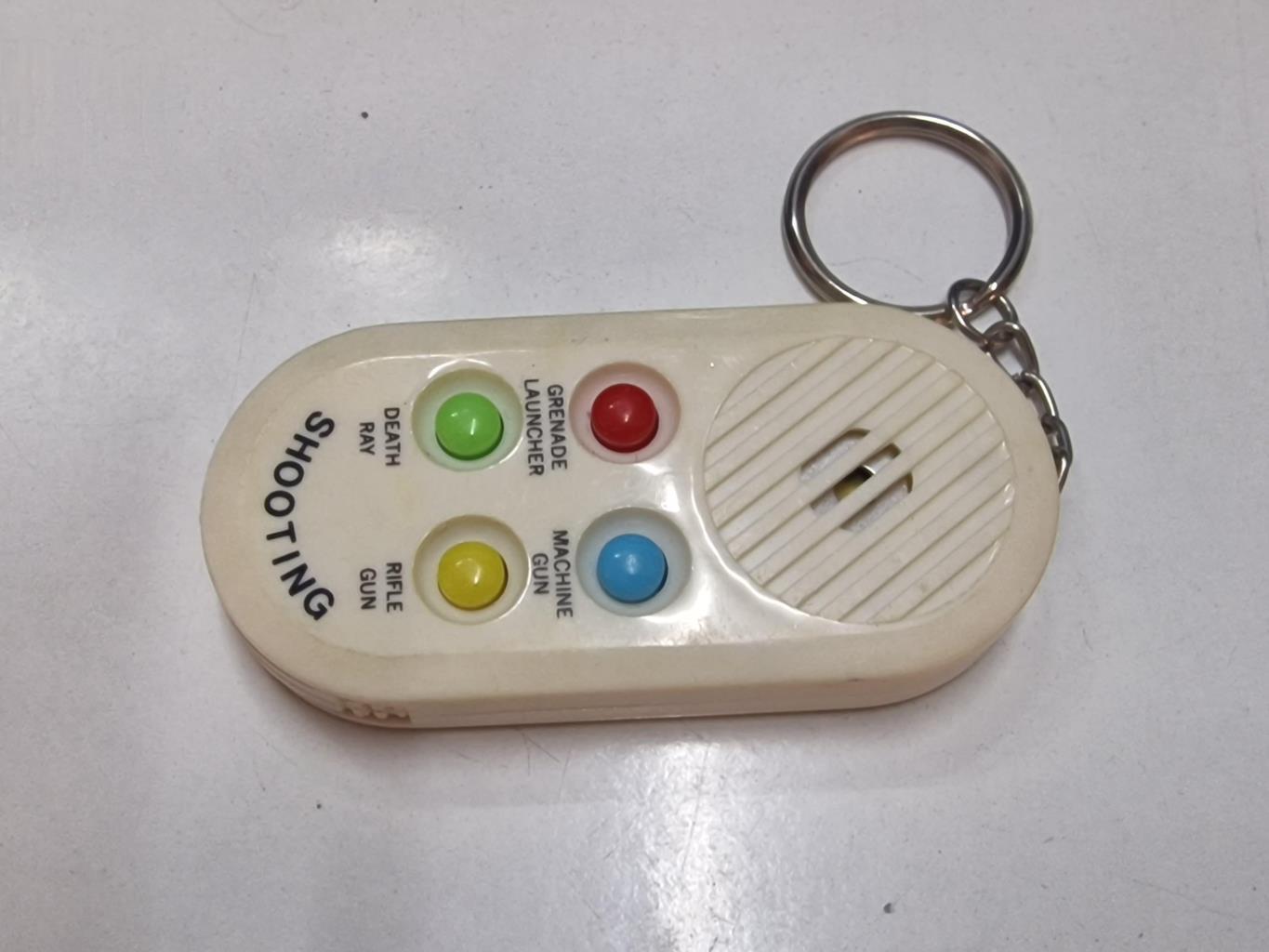 Llavero: con varios sonidos (Desconocemos si funcionan)