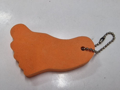 Llavero: con forma de pie (le falta la argolla/aro)