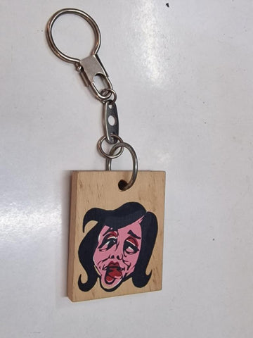 Llavero: de madera con el mensaje "Estoy loca porque no me lo tocan"