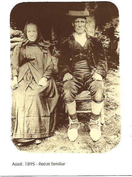 VARIOS 7107: Retrato familiar en Astell 1895