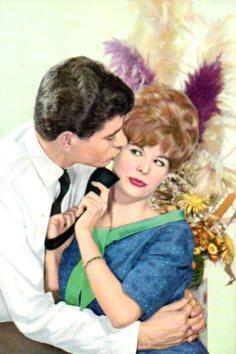 POSTAL PV13438: Hombre besando a mujer, postal romantica