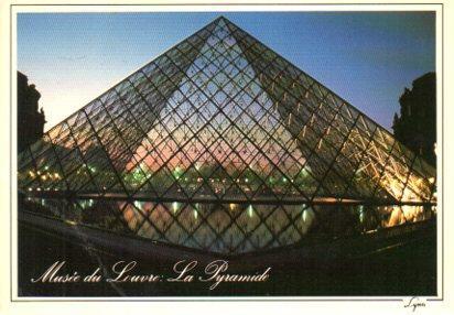 POSTAL PV13349: La Piramide del Museo del Louvre, Paris