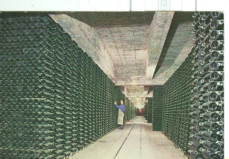 Postal 6316 : Cava Cordorniu, botellas envejeciendo