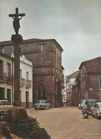 Plaza del Camarada en Noya, La Coruña