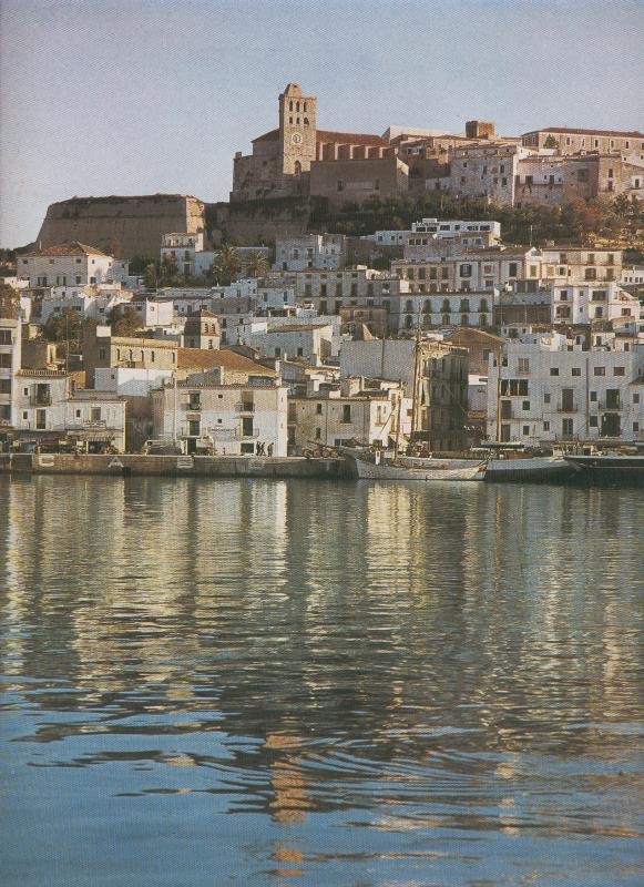 La ciudad de Ibiza vista desde el puerto